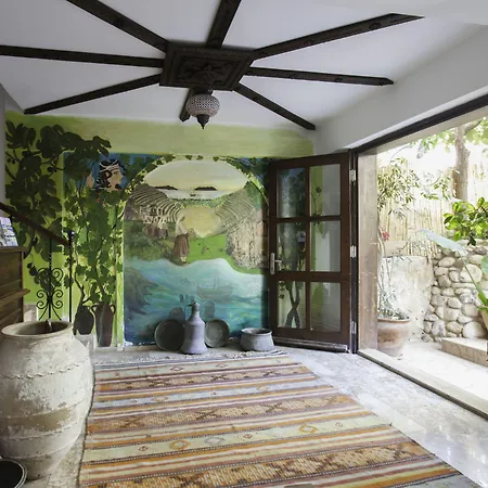 Hideaway Отель 3*