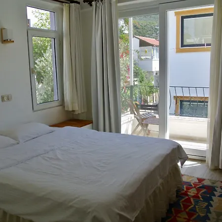 Hideaway Отель 3*