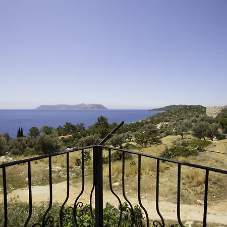 Отель Hideaway 3*