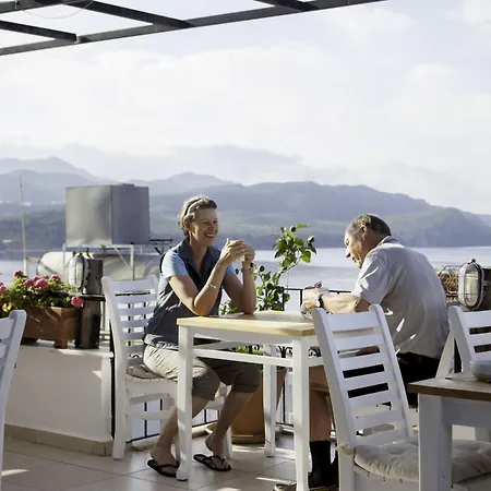 하이드어웨이 호텔 3*