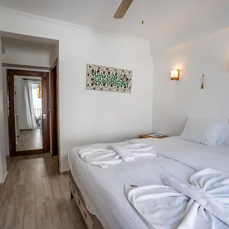 하이드어웨이 호텔 3*