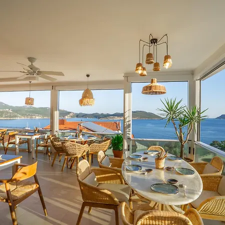 하이드어웨이 호텔 3*