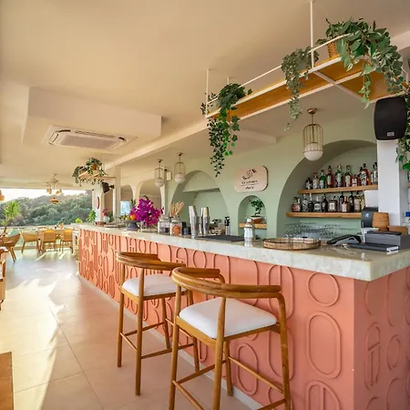 Hideaway Отель Каш