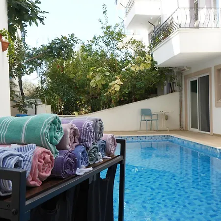 Отель Hideaway 3*