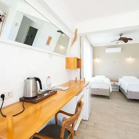 ハイダウエイ ホテル 3*
