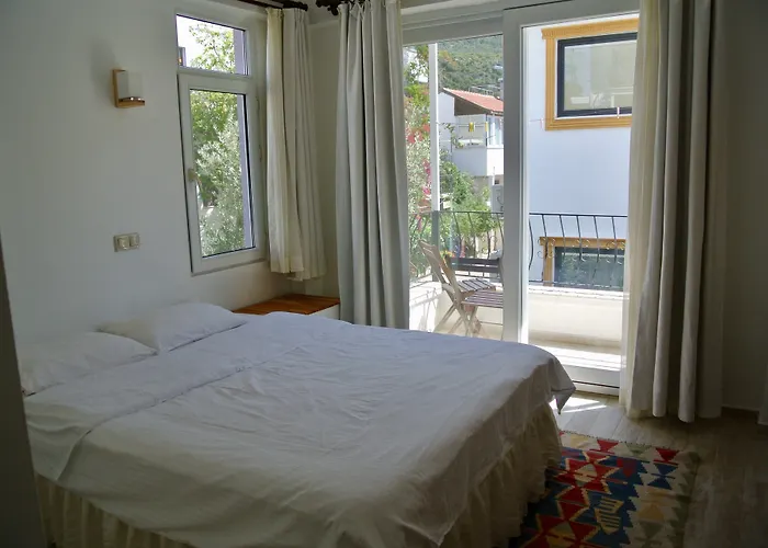 Hideaway Hotel 3*