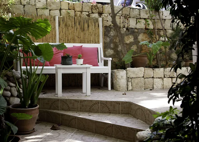 Hideaway Hotel