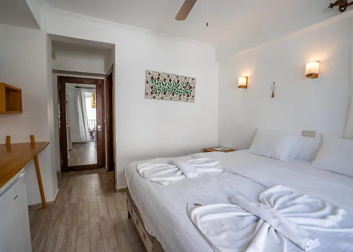 Hideaway Hotel 3*
